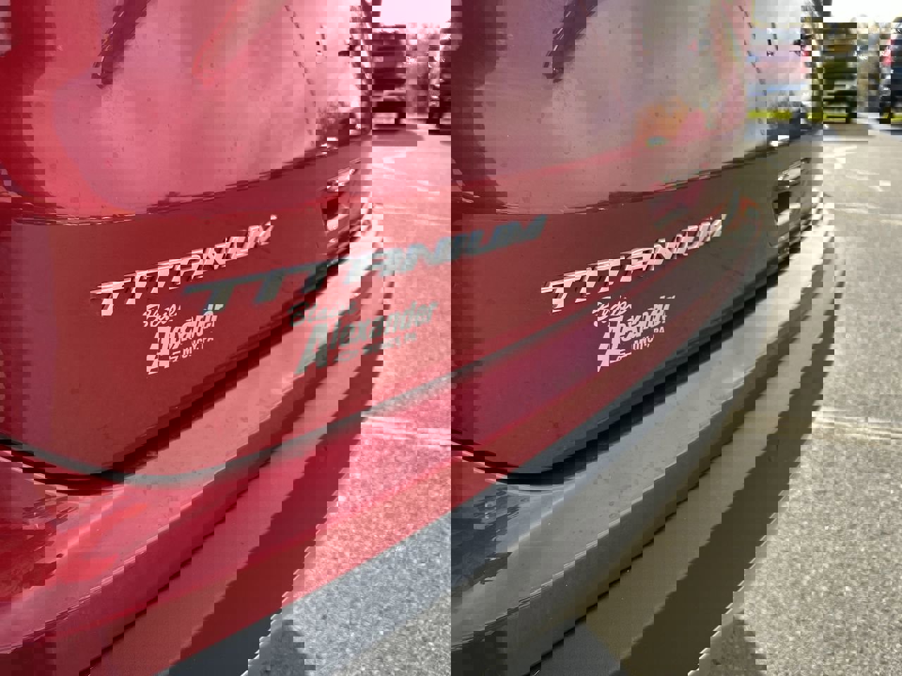 Used 2024 Ford Edge Titanium image 10