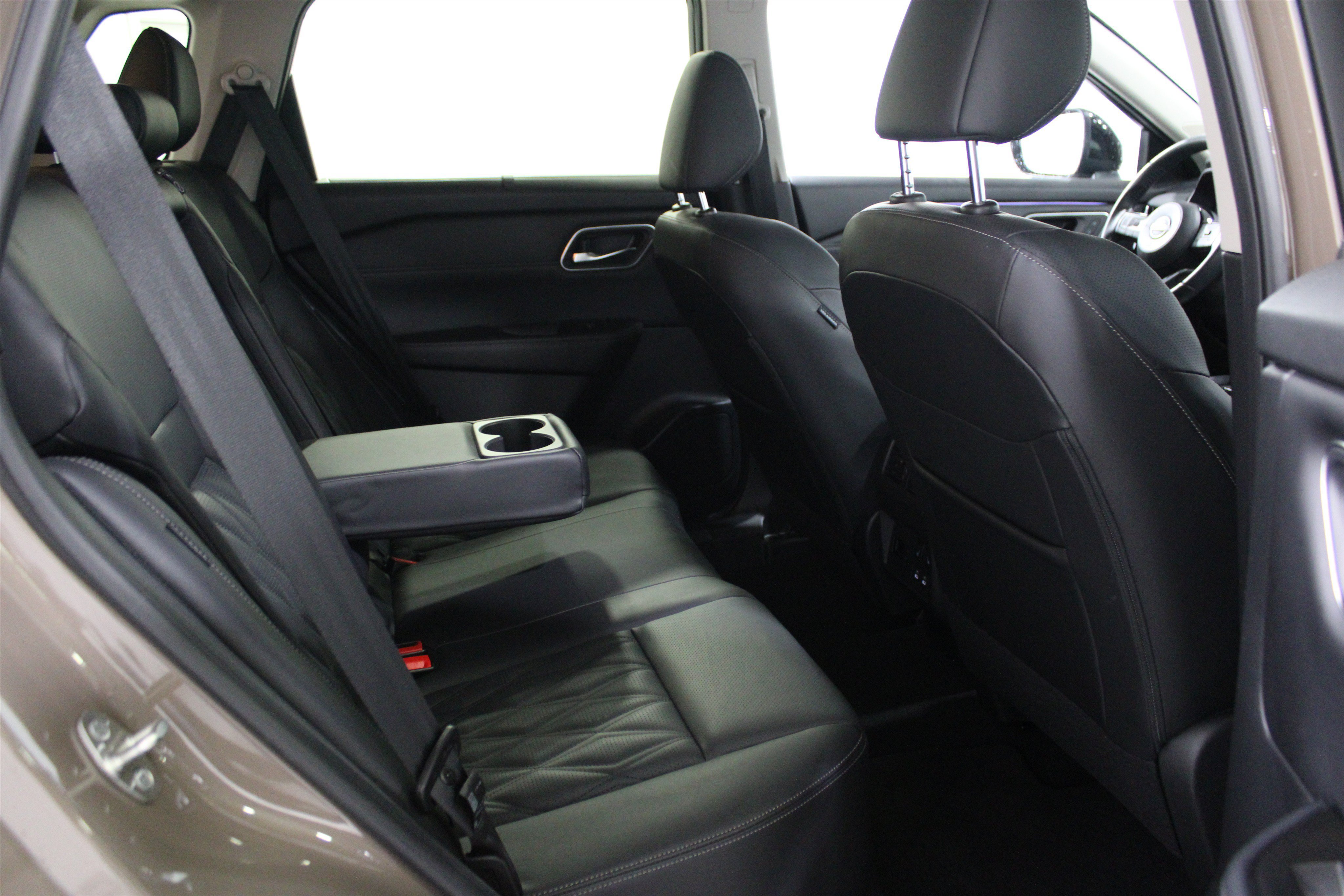 Used 2024 Nissan Rogue Platinum w/ Platinum Premium Package AWD/4WD image 23