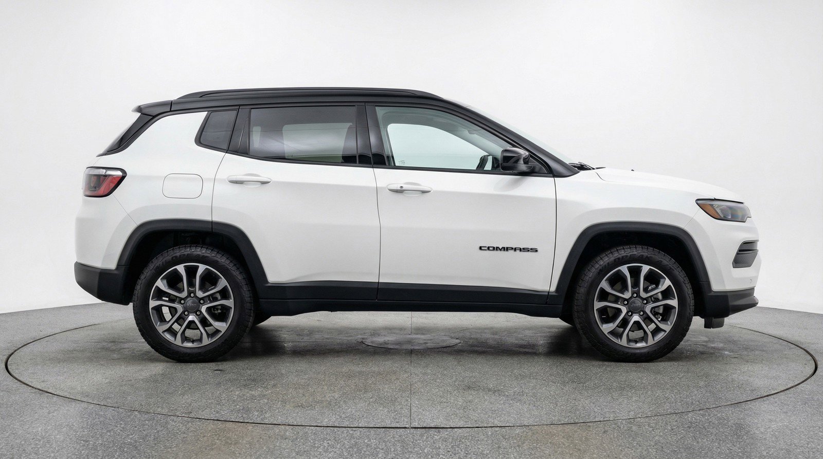 Used 2025 Jeep Compass Trailhawk AWD/4WD image 11