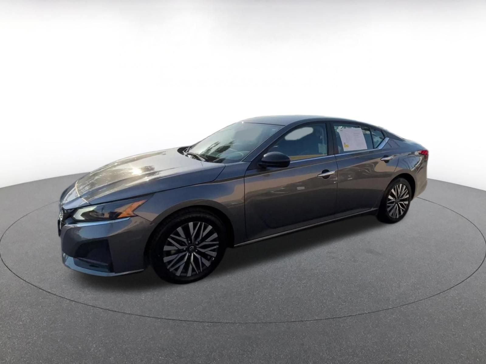 Used 2025 Nissan Altima 2.5 SV FWD image 7