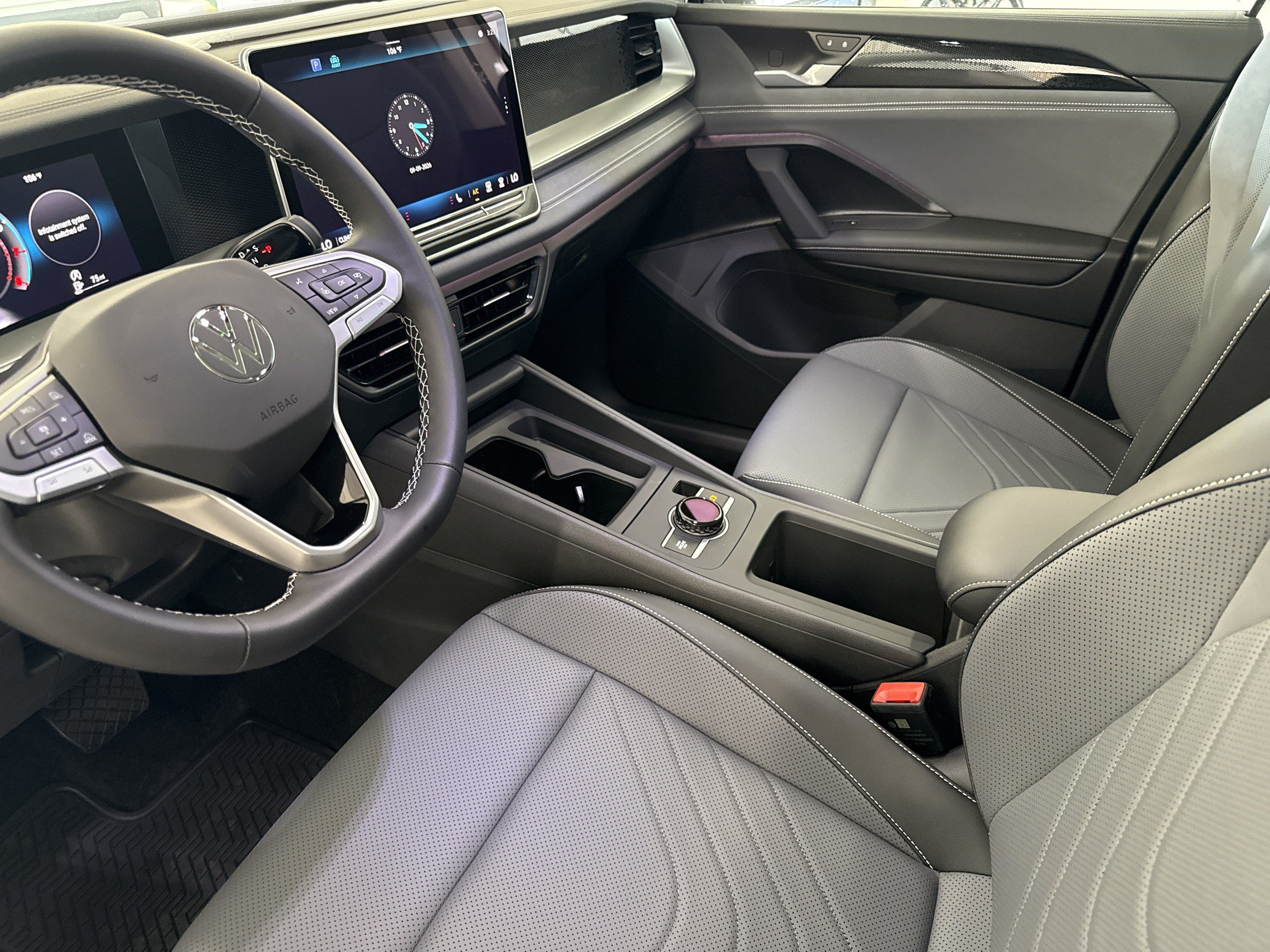 New 2026 Volkswagen Tiguan SE FWD image 22
