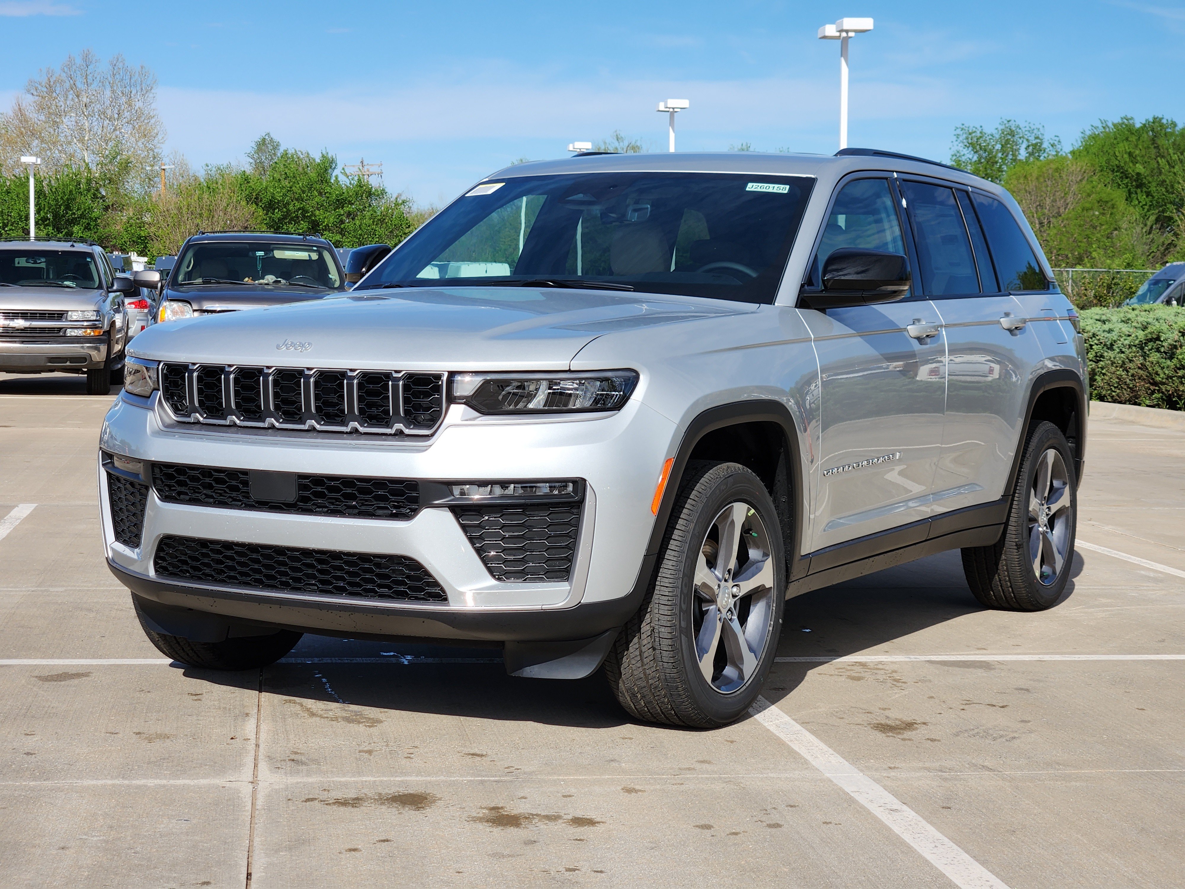 New 2026 Jeep Grand Cherokee Limited AWD/4WD image 2