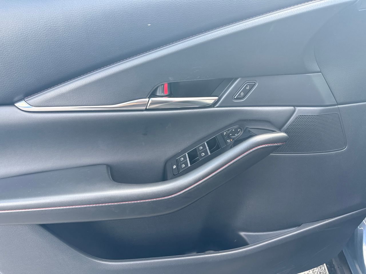 Used 2025 MAZDA CX-30 AWD 2.5 S w/ Preferred Package image 14