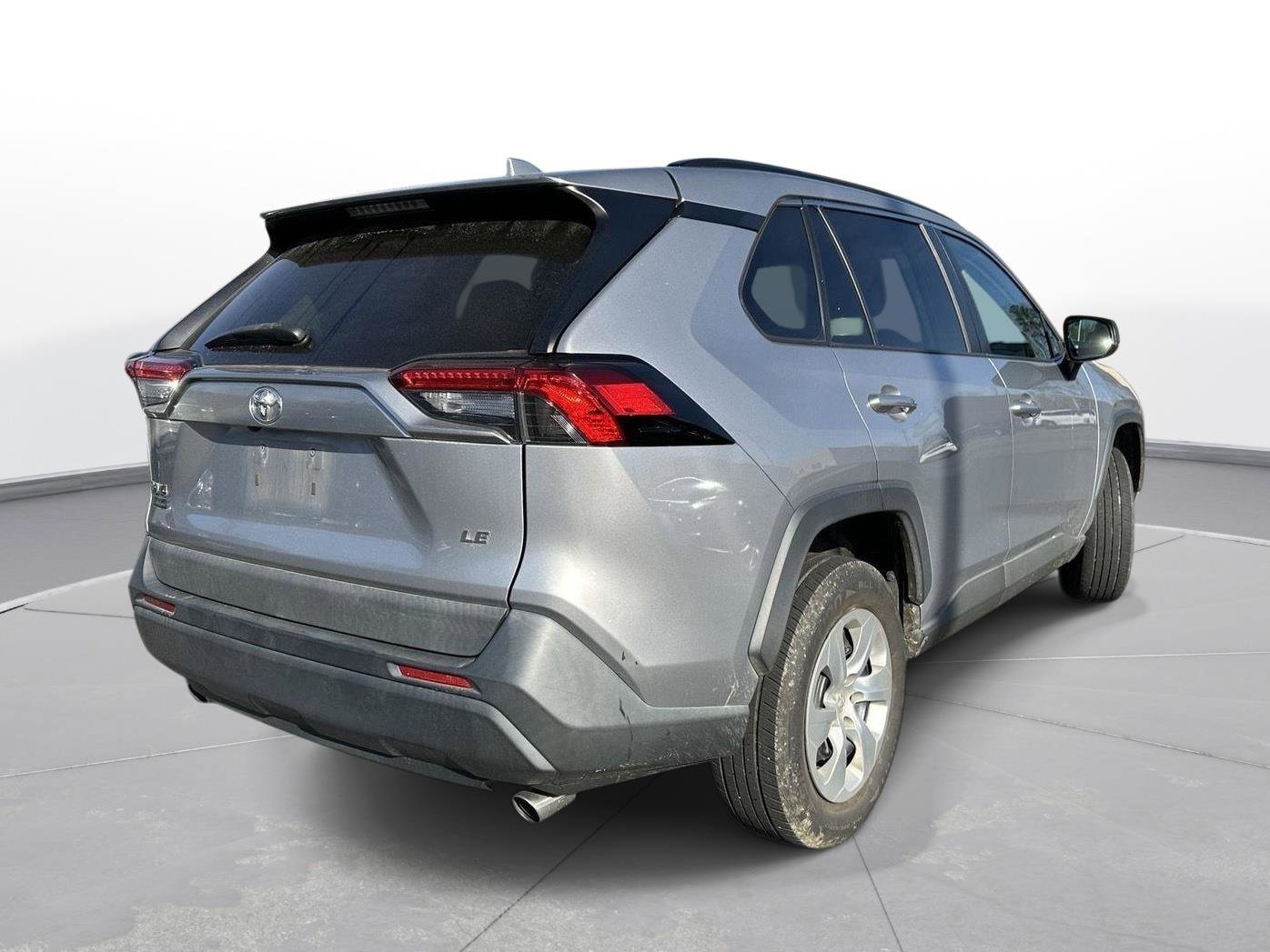 Used 2021 Toyota RAV4 LE image 6