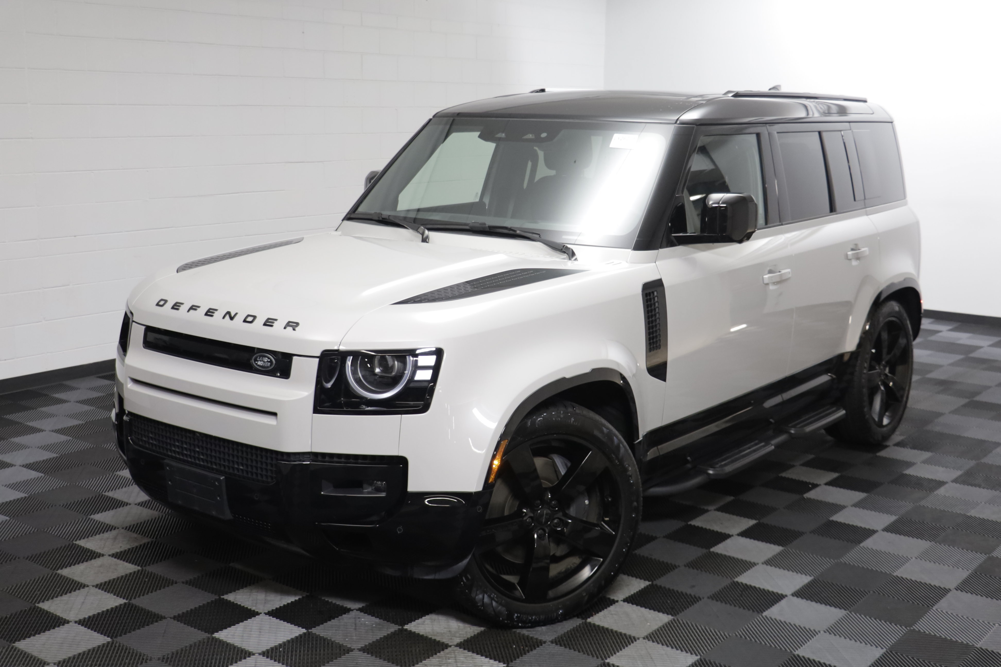 Certified 2026 Land Rover Defender 110 X-Dynamic SE AWD/4WD image 2