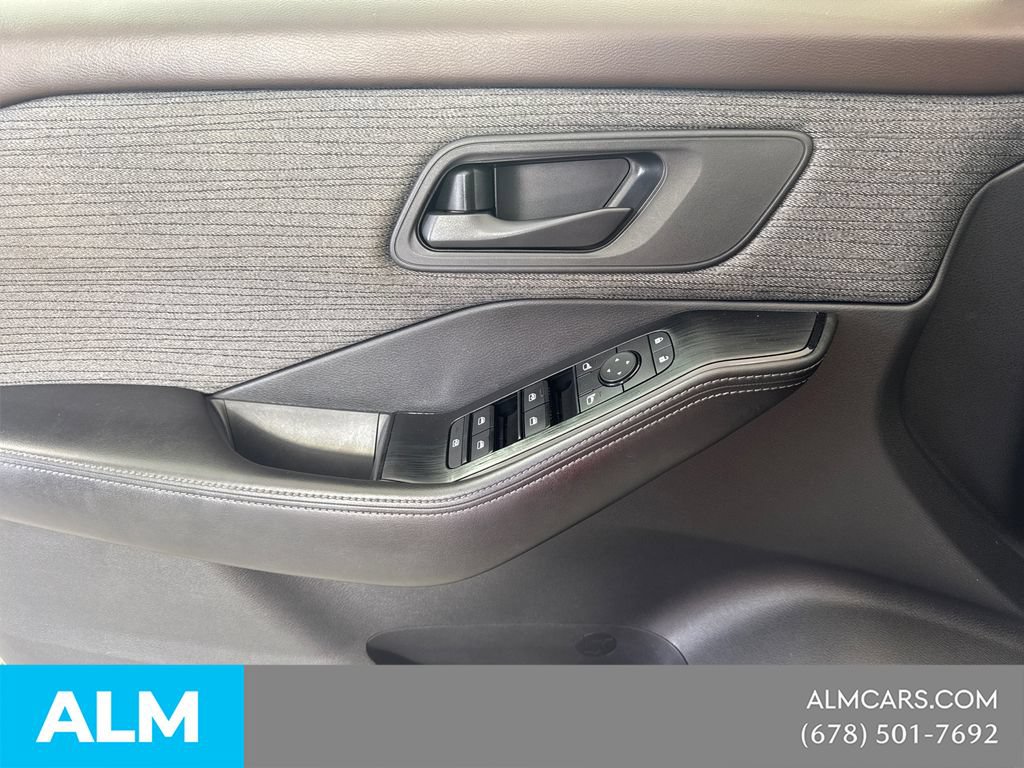 Used 2022 Nissan Rogue S FWD image 13