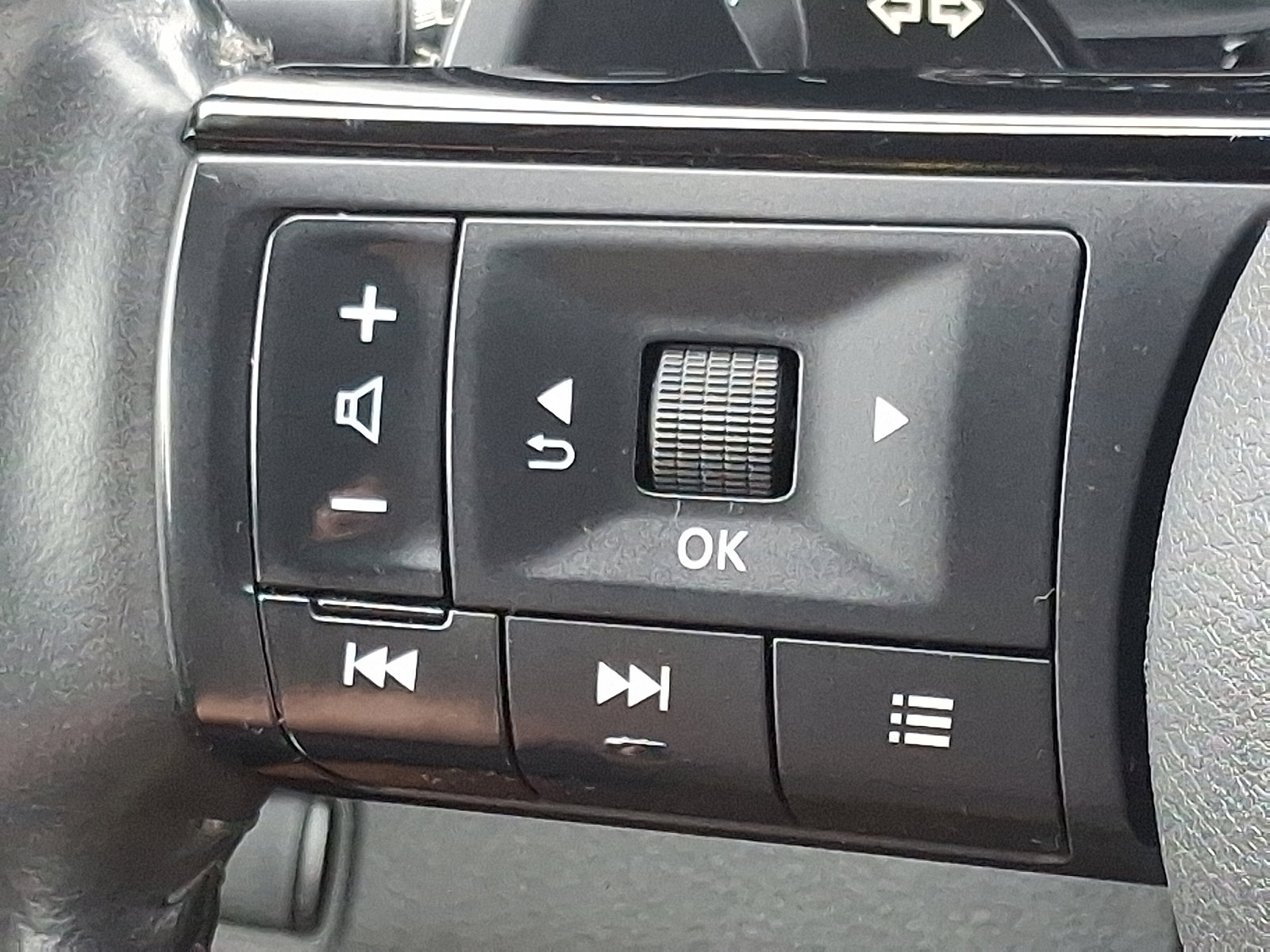 Used 2022 Nissan Pathfinder SL image 20