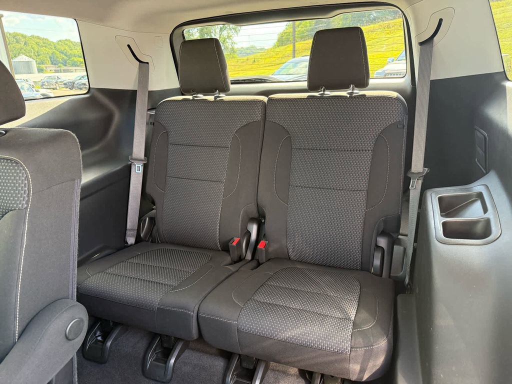 Used 2023 GMC Acadia SLE w/ Driver Convenience Package image 6