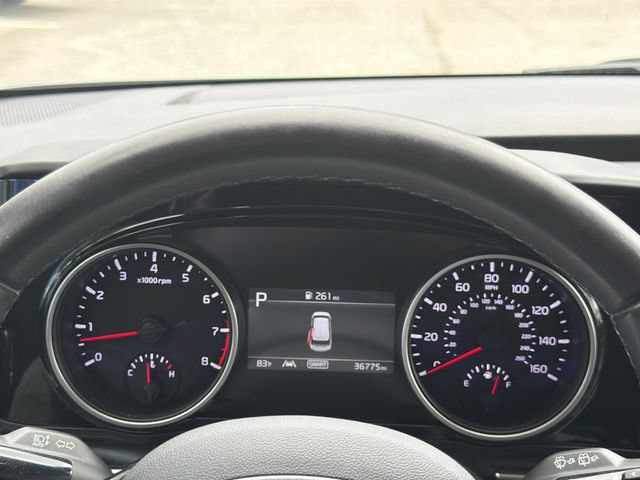 Used 2024 Kia Carnival EX FWD image 20
