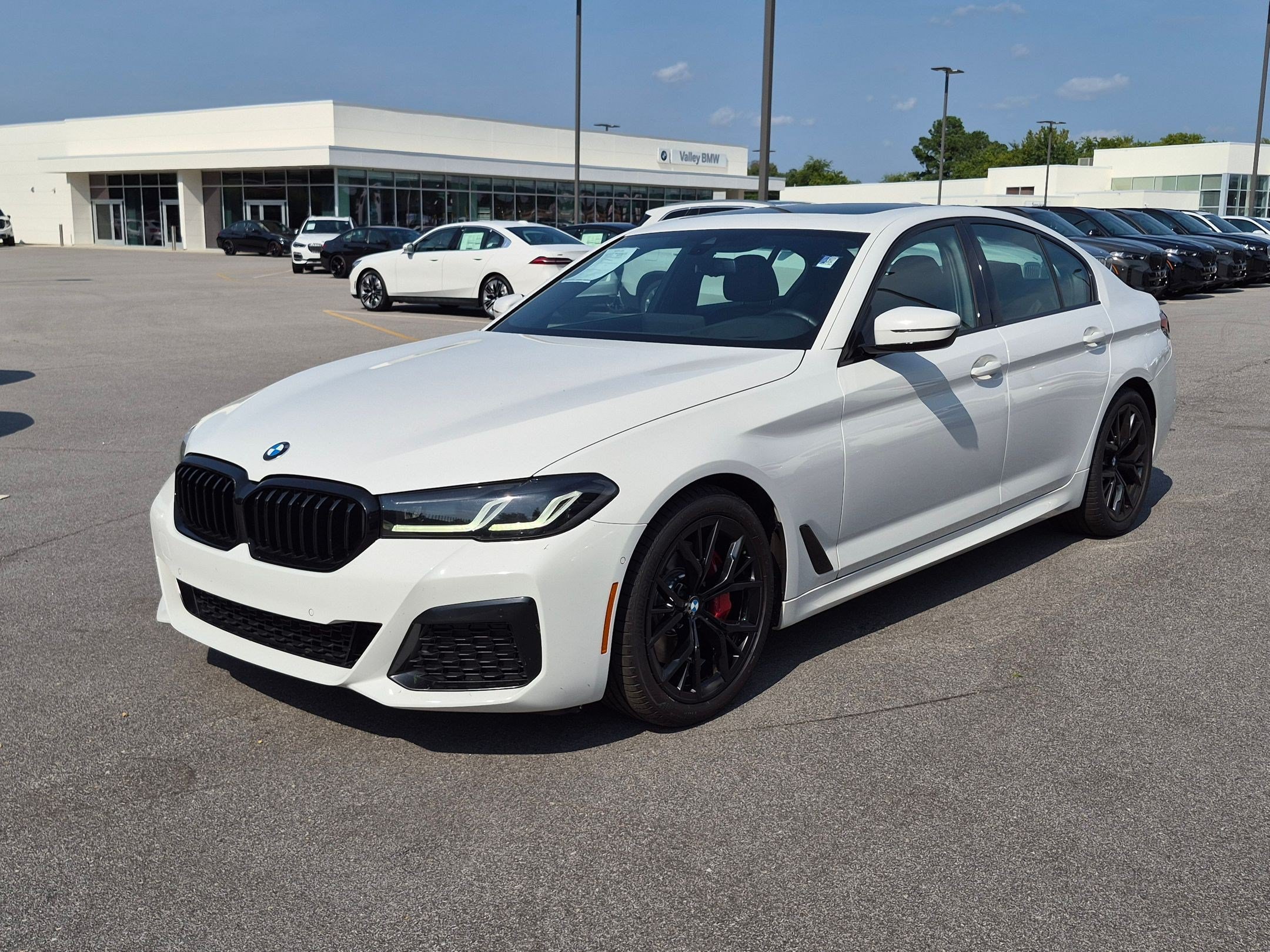 Used 2022 BMW 530i w/ M Sport Package RWD image 7