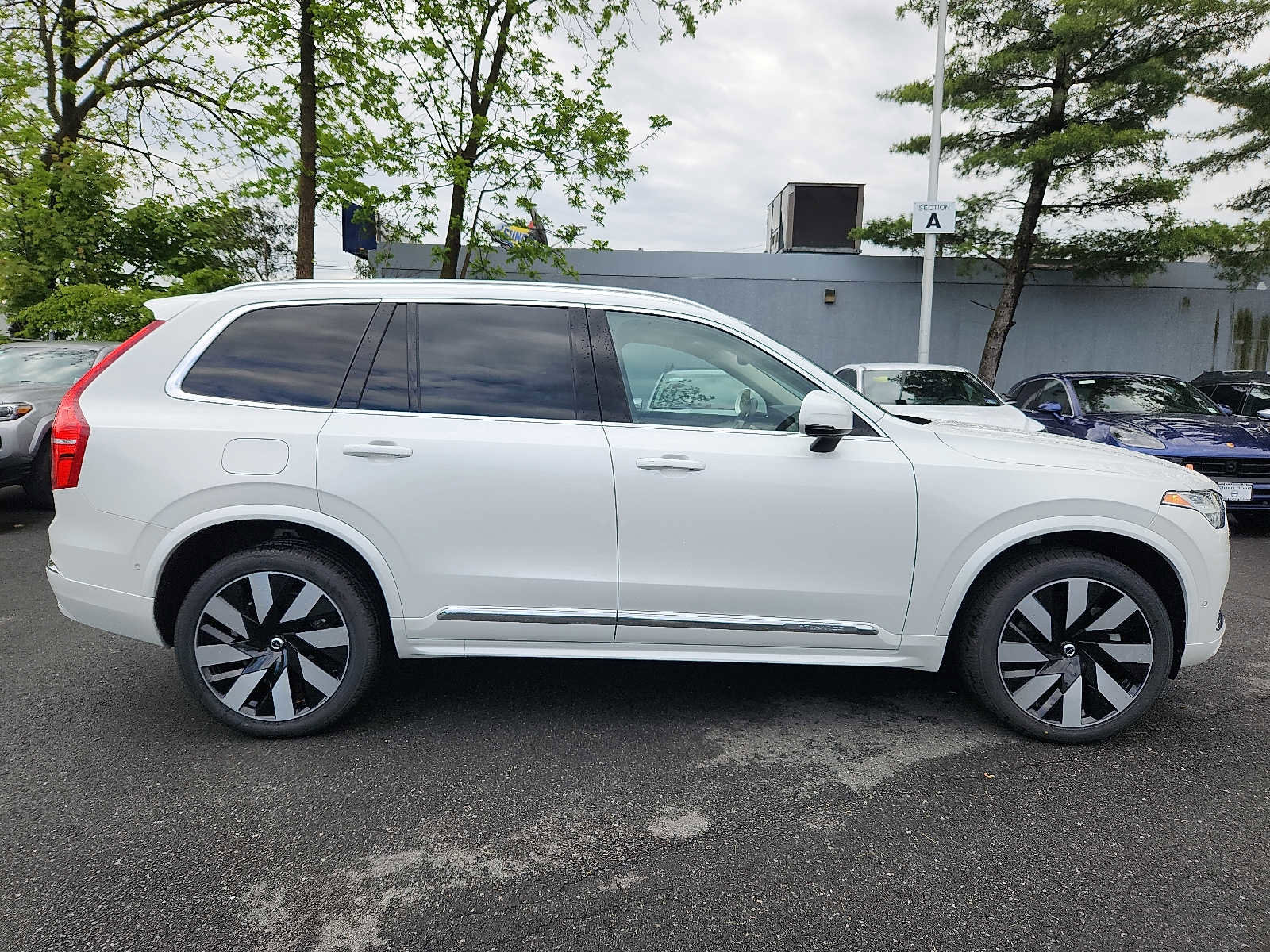 Certified 2024 Volvo XC90 T8 Plus w/ Protection Package Premier AWD/4WD image 7