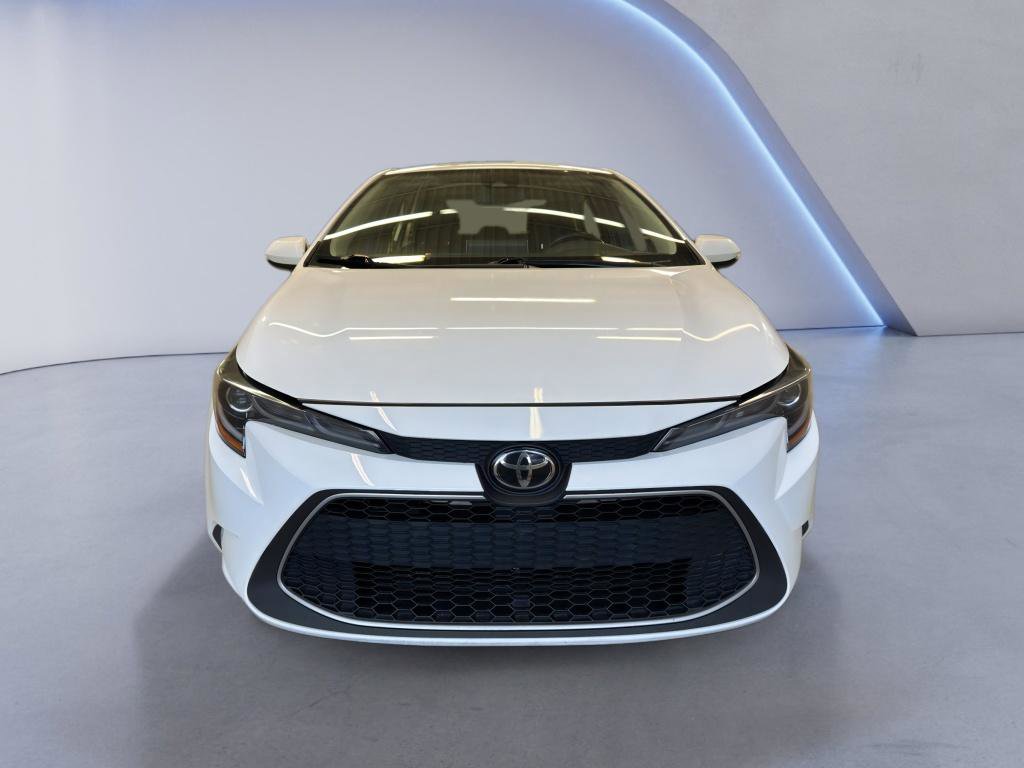 Used 2022 Toyota Corolla XLE FWD image 2