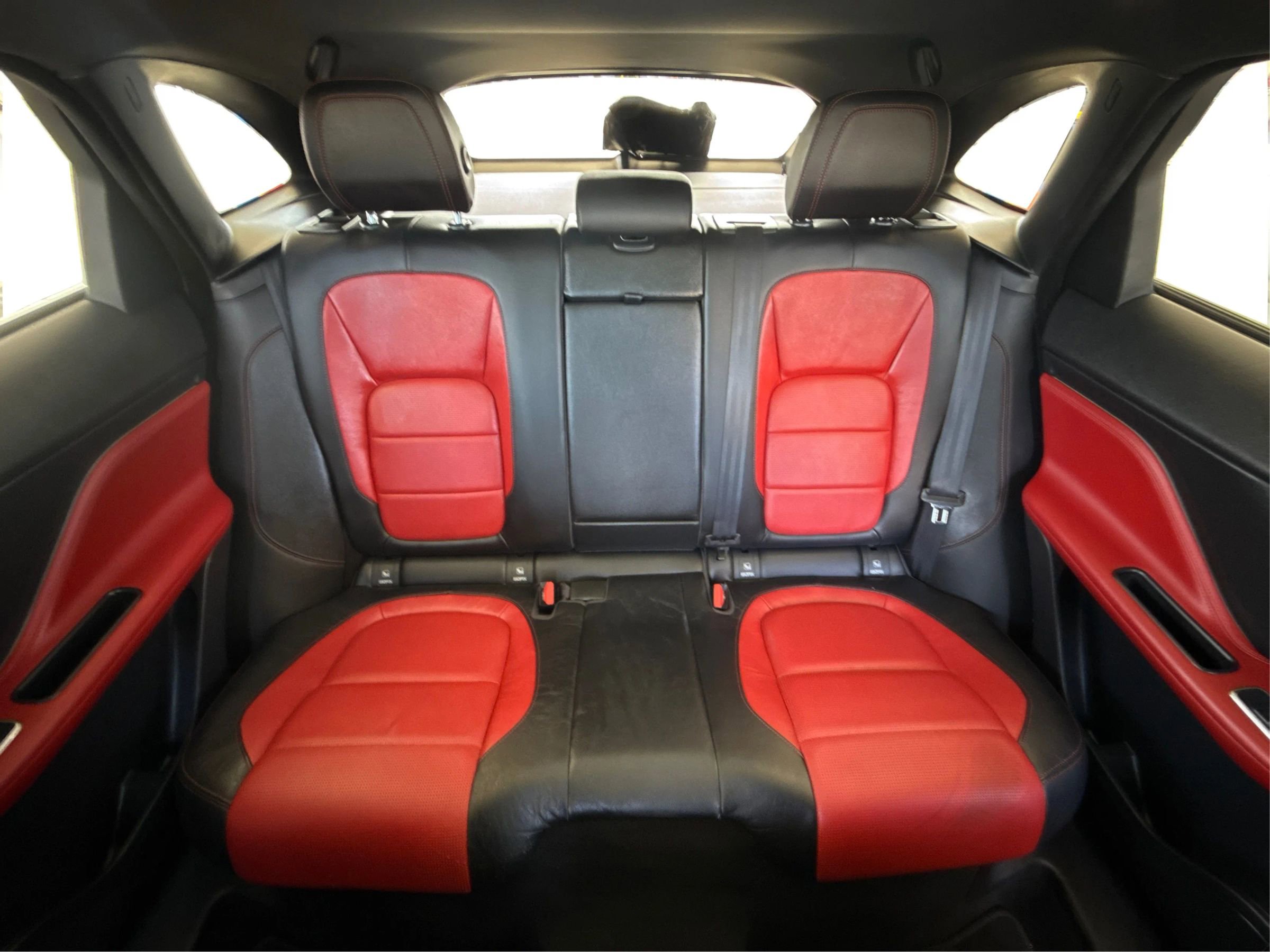 Used 2018 Jaguar F-PACE R-Sport image 16