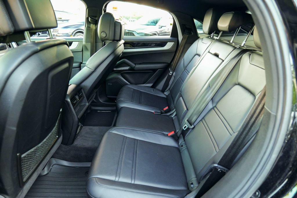 Used 2024 Porsche Cayenne Coupe AWD/4WD image 28