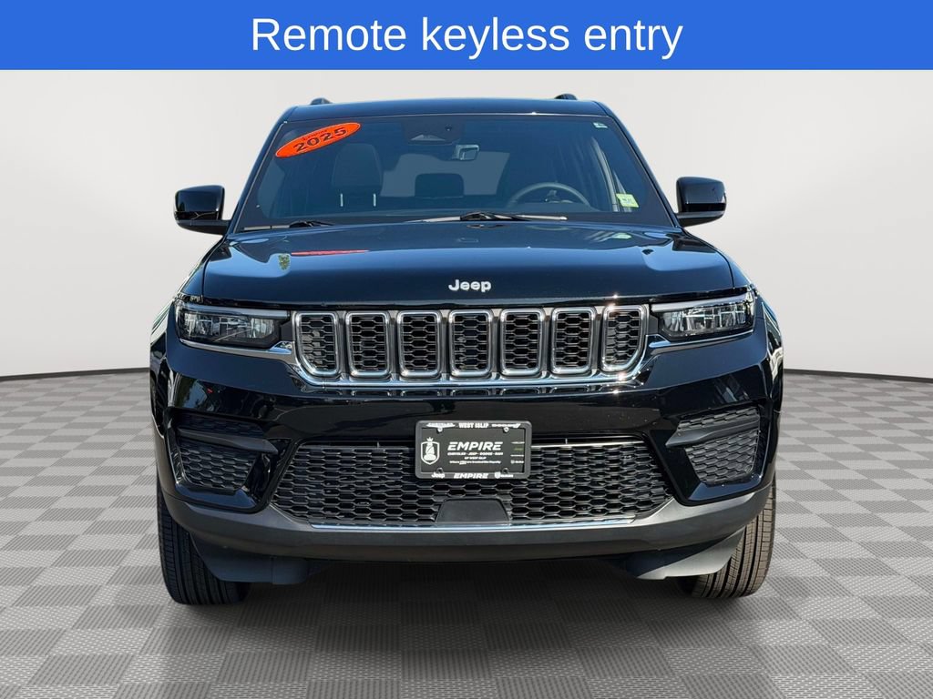 Used 2025 Jeep Grand Cherokee Laredo X w/ Luxury Tech Group I AWD/4WD image 2