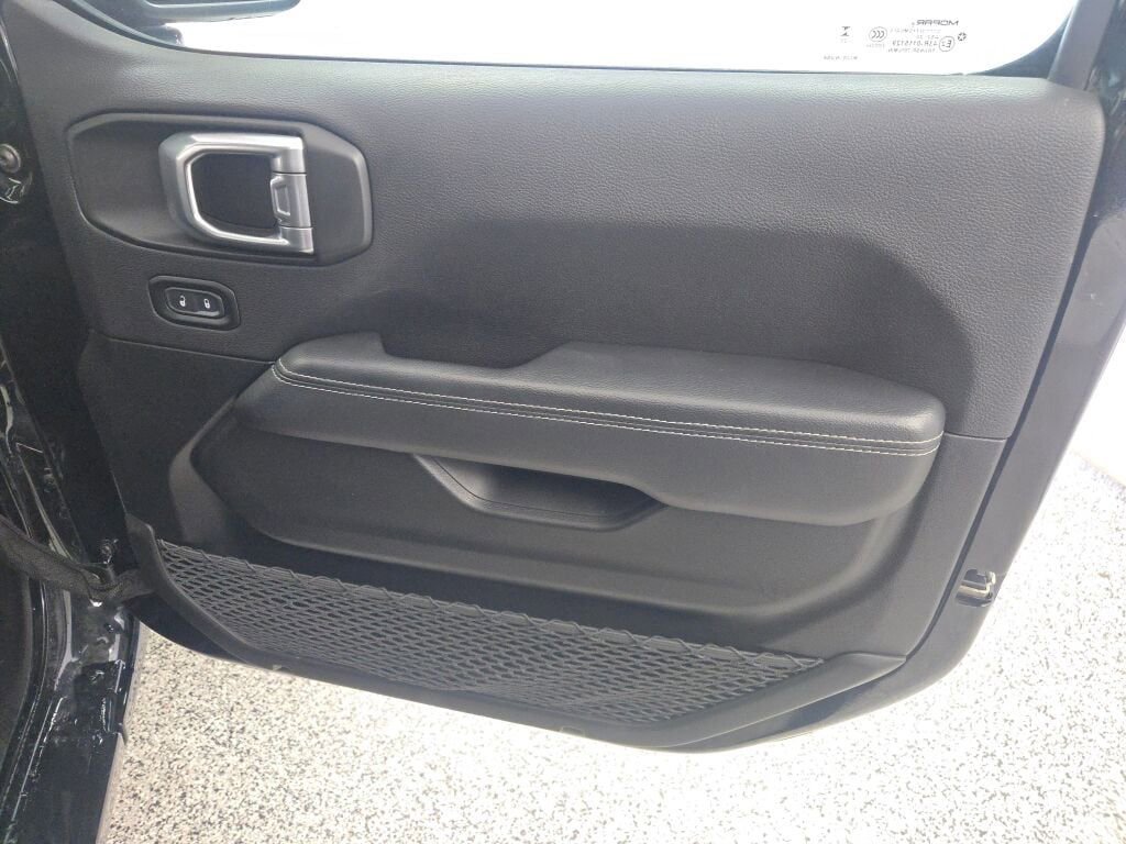 Used 2023 Jeep Wrangler Sahara image 6