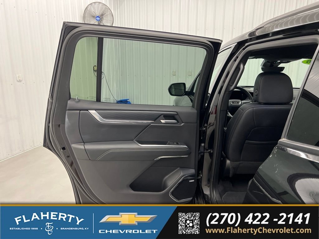 Used 2026 GMC Acadia Elevation w/ Elevation Premium Package FWD image 10