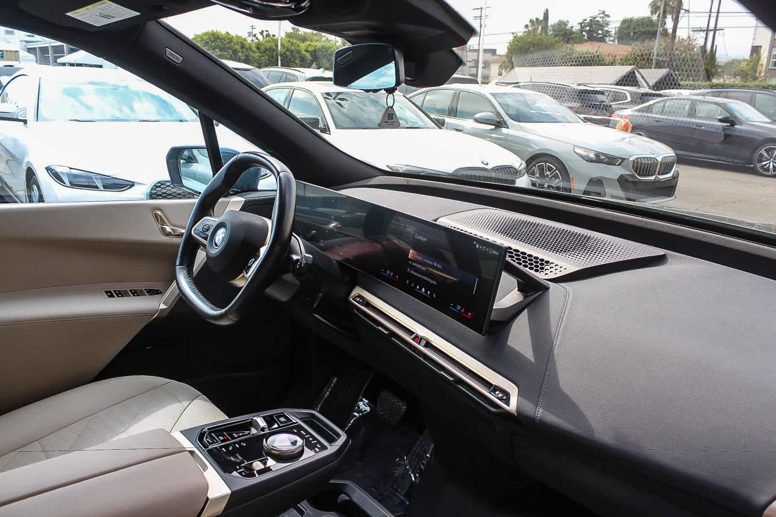 Used 2024 BMW iX xDrive50 w/ Sport Package AWD/4WD image 15