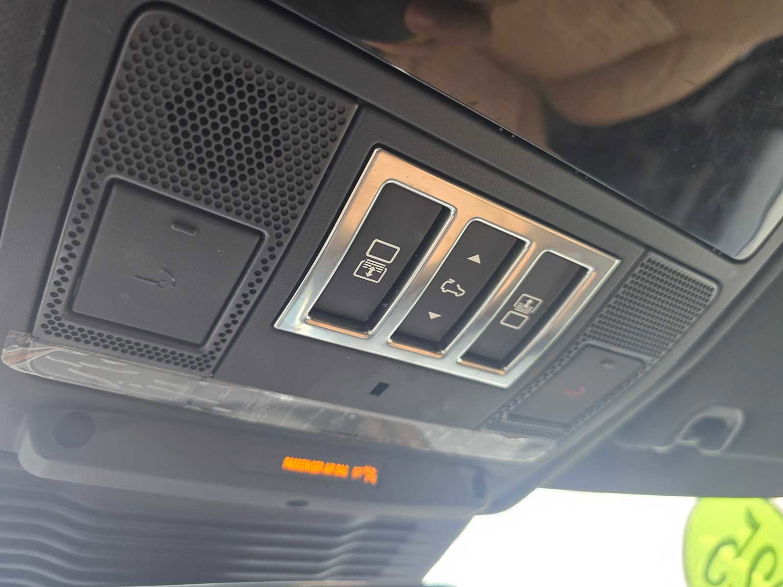 Certified 2025 Land Rover Discovery Dynamic SE image 33