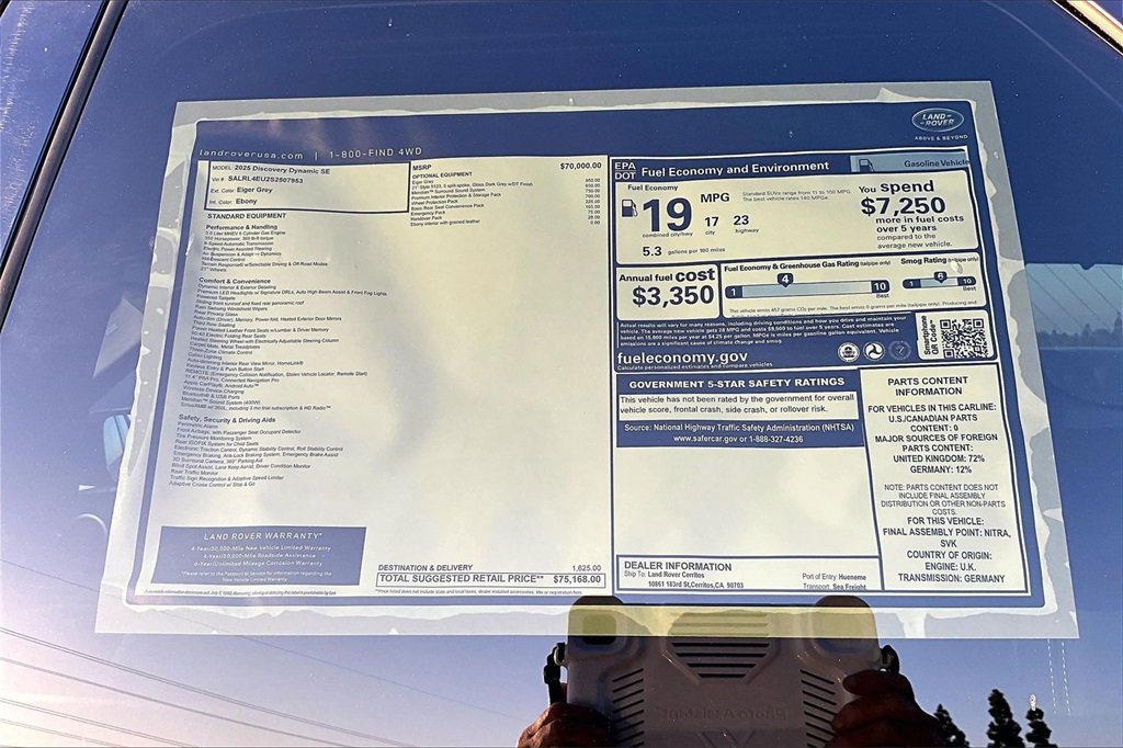 New 2025 Land Rover Discovery Dynamic SE image 14