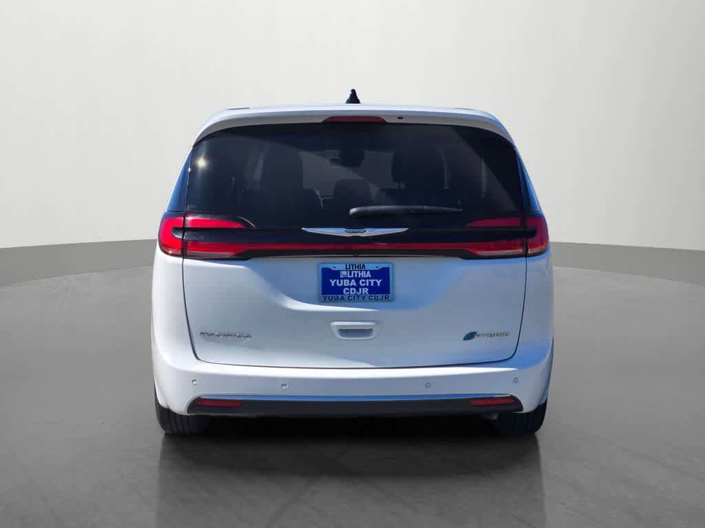 Used 2023 Chrysler Pacifica Touring-L image 5