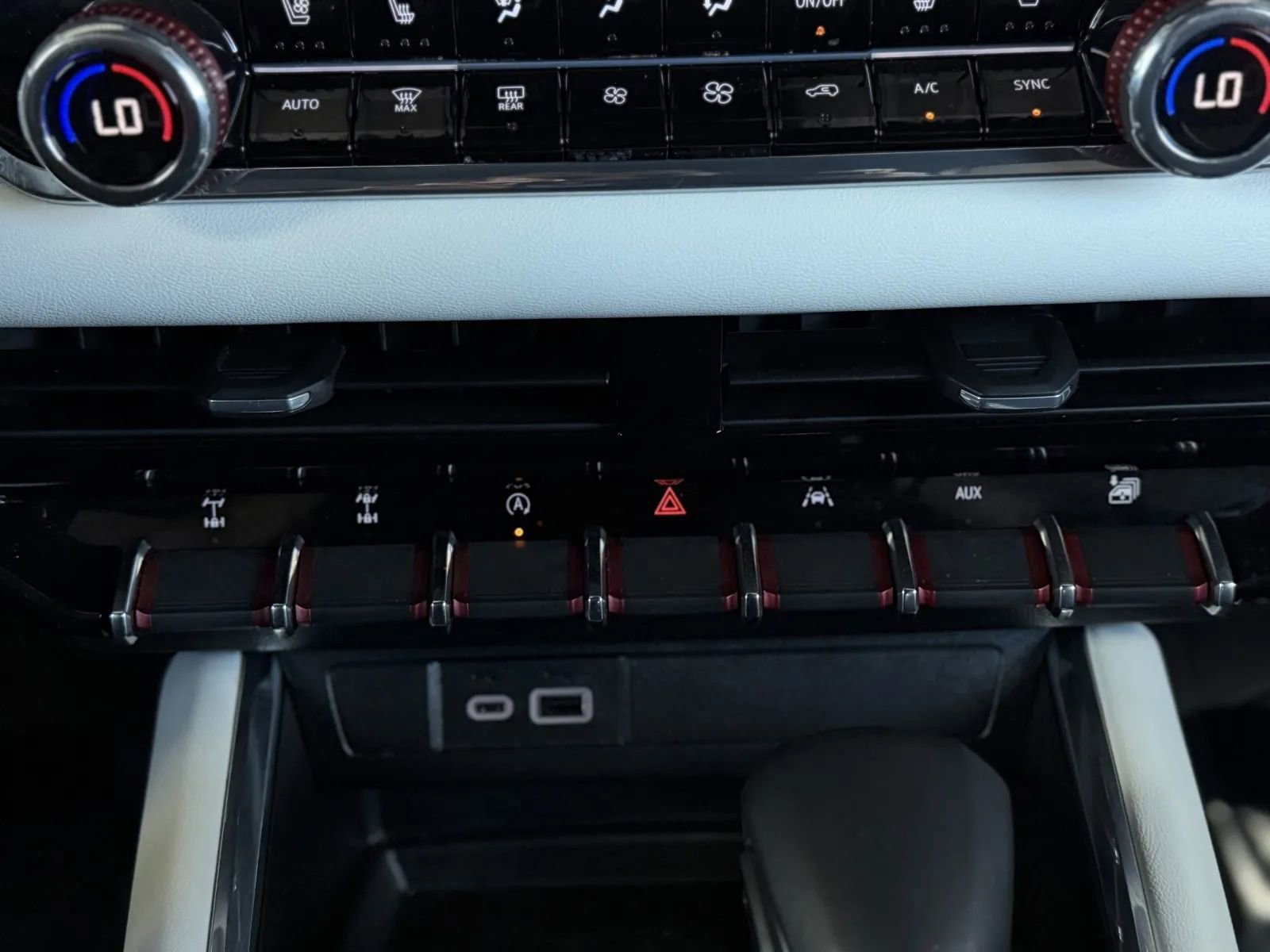 Used 2025 GMC Canyon AT4 w/ AT4X Package image 35