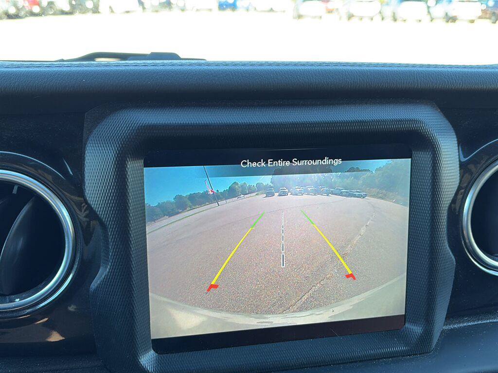 Used 2020 Jeep Wrangler Unlimited Sahara AWD/4WD image 11