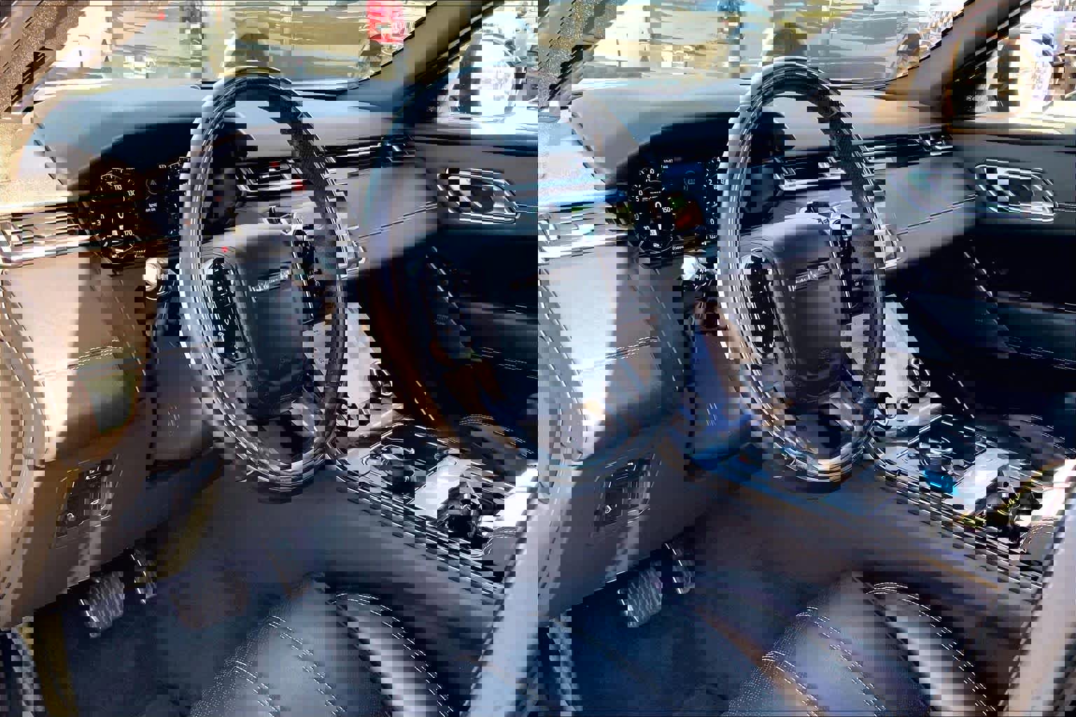 Used 2020 Land Rover Range Rover Velar R-Dynamic HSE image 15