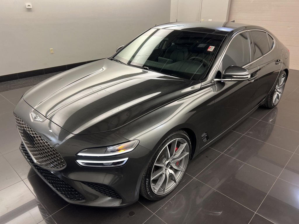 Used 2025 Genesis G70 2.5T image 3