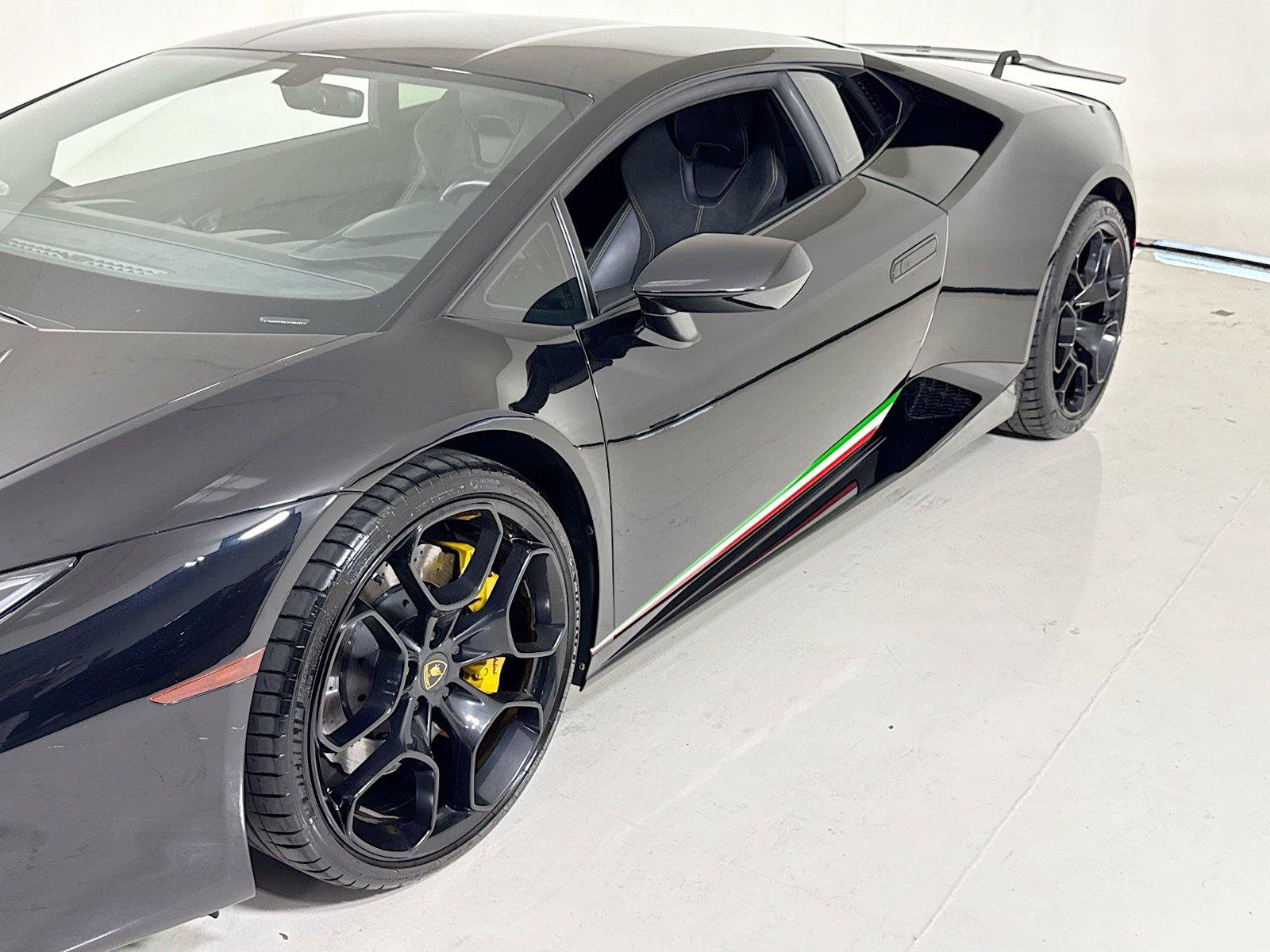 Used 2018 Lamborghini Huracan LP 580-2 RWD image 36