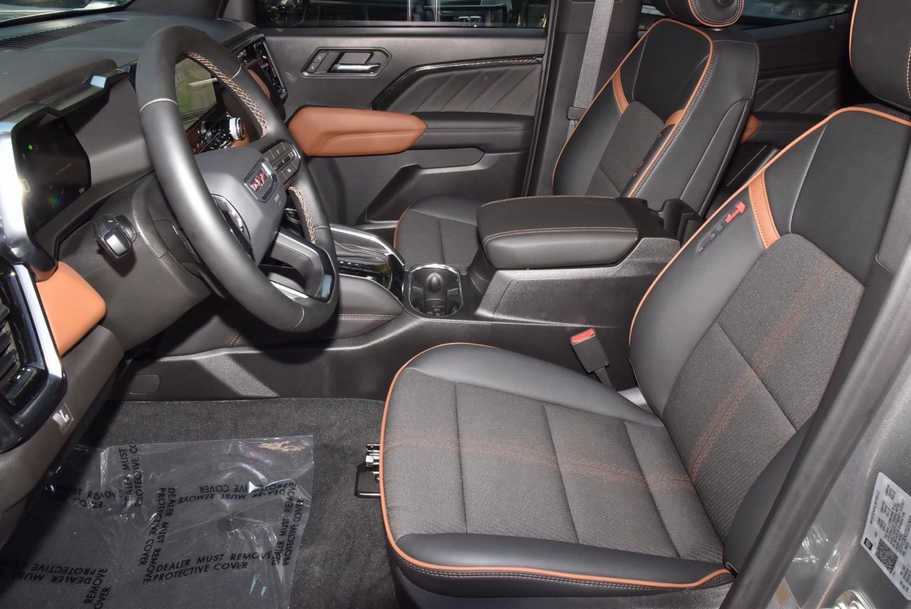 Used 2026 GMC Canyon AT4 AWD/4WD image 13