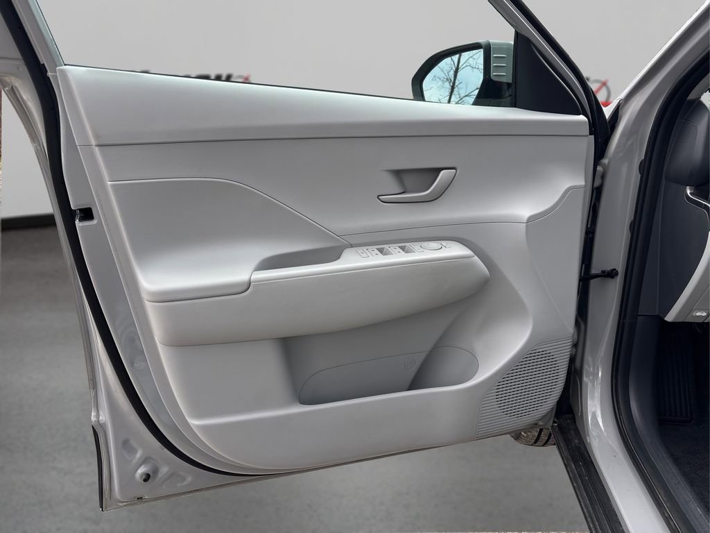 Certified 2025 Hyundai Kona SEL AWD/4WD image 23