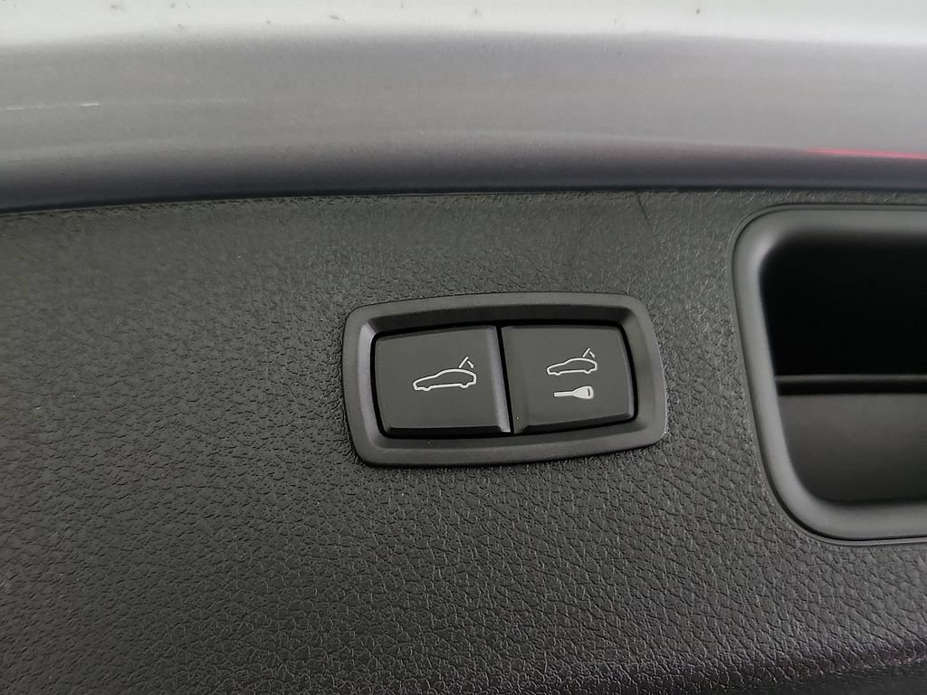 Certified 2026 Porsche Macan AWD/4WD image 31