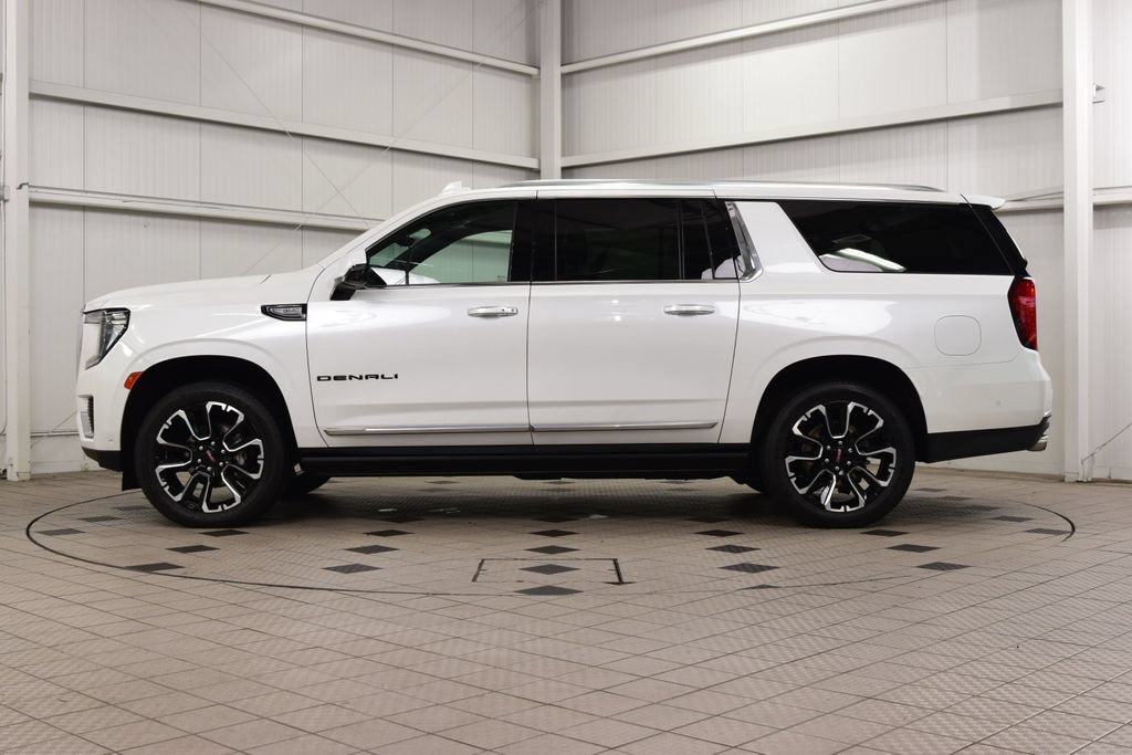 Used 2023 GMC Yukon XL Denali w/ Denali Reserve Package AWD/4WD image 4