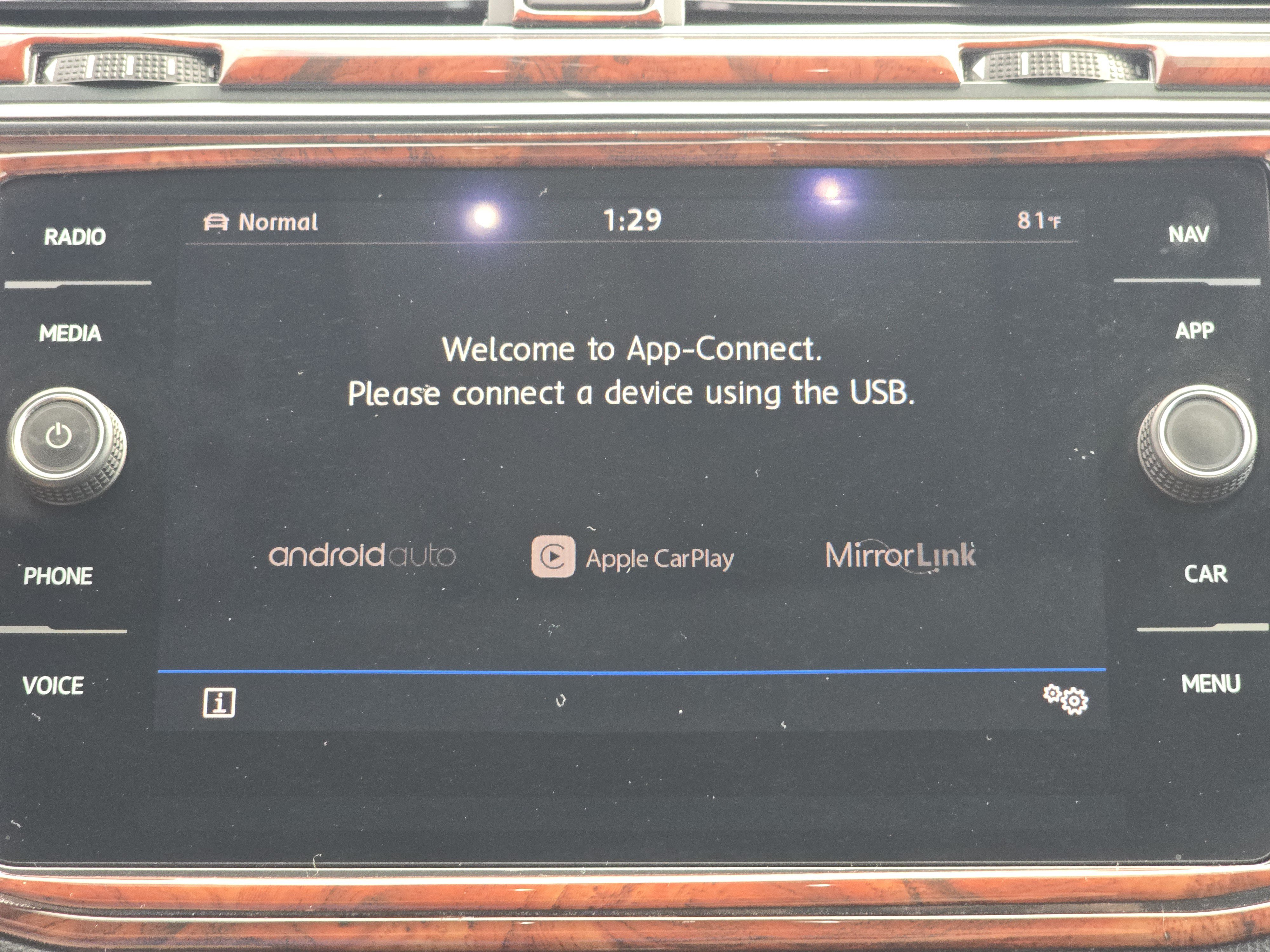 Used 2019 Volkswagen Tiguan SEL AWD/4WD image 12