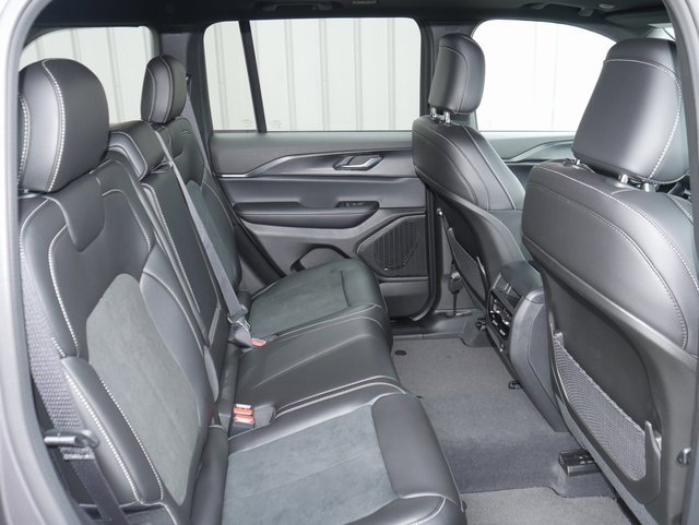 New 2025 Jeep Grand Cherokee Laredo image 21