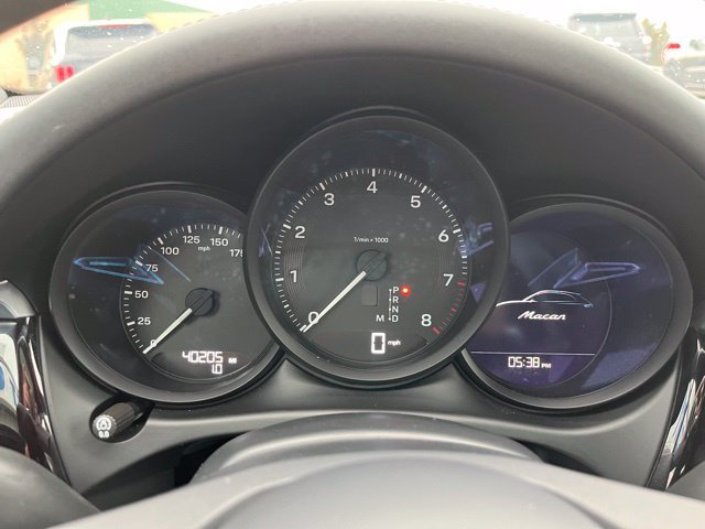 Used 2023 Porsche Macan w/ Premium Package Plus AWD/4WD image 32