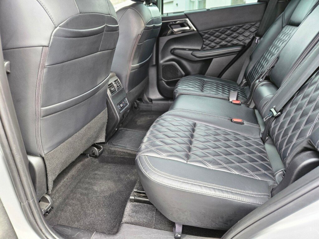 Used 2023 Mitsubishi Outlander SEL image 14