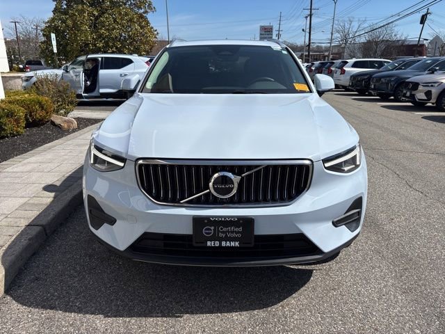 Used 2025 Volvo XC40 B5 Core image 8
