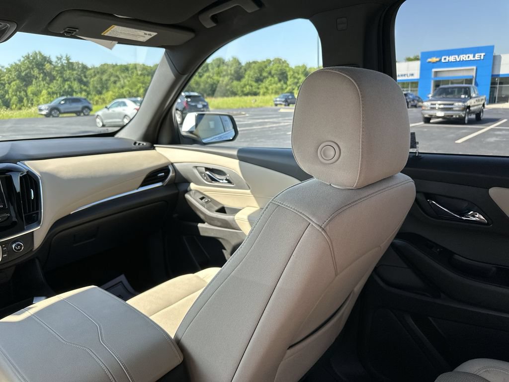 Used 2023 Chevrolet Traverse LS w/ Safety Package FWD image 11