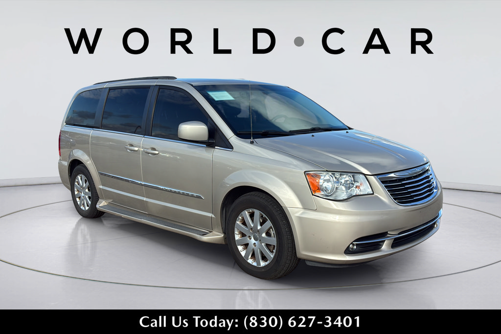 Used 2016 Chrysler Town & Country Touring w/ Trailer Tow Group FWD image 2