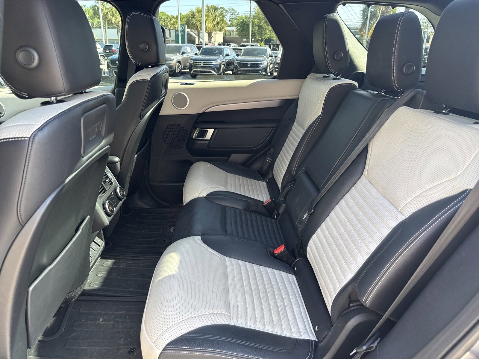 Used 2021 Land Rover Discovery S R-Dynamic AWD/4WD image 28