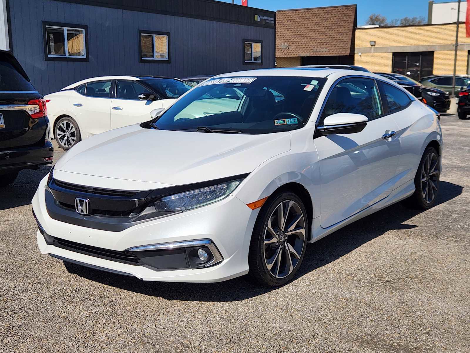 Used 2019 Honda Civic Touring image 2