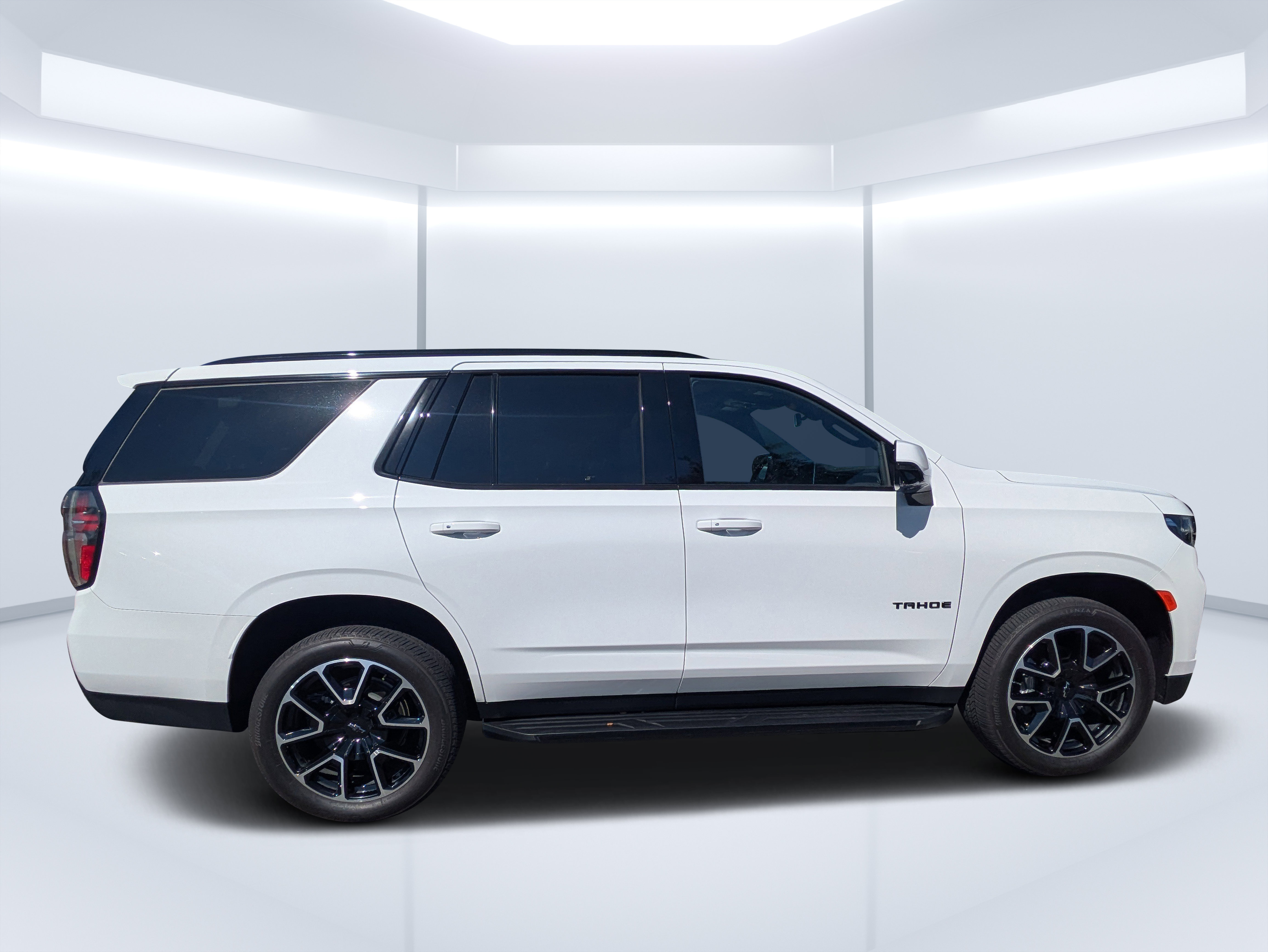 Used 2024 Chevrolet Tahoe RST w/ Luxury Package RWD image 2