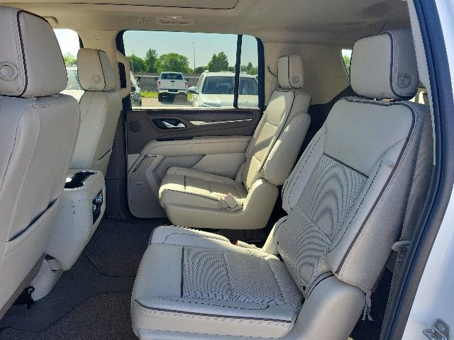 Used 2024 GMC Yukon XL Denali AWD/4WD image 21