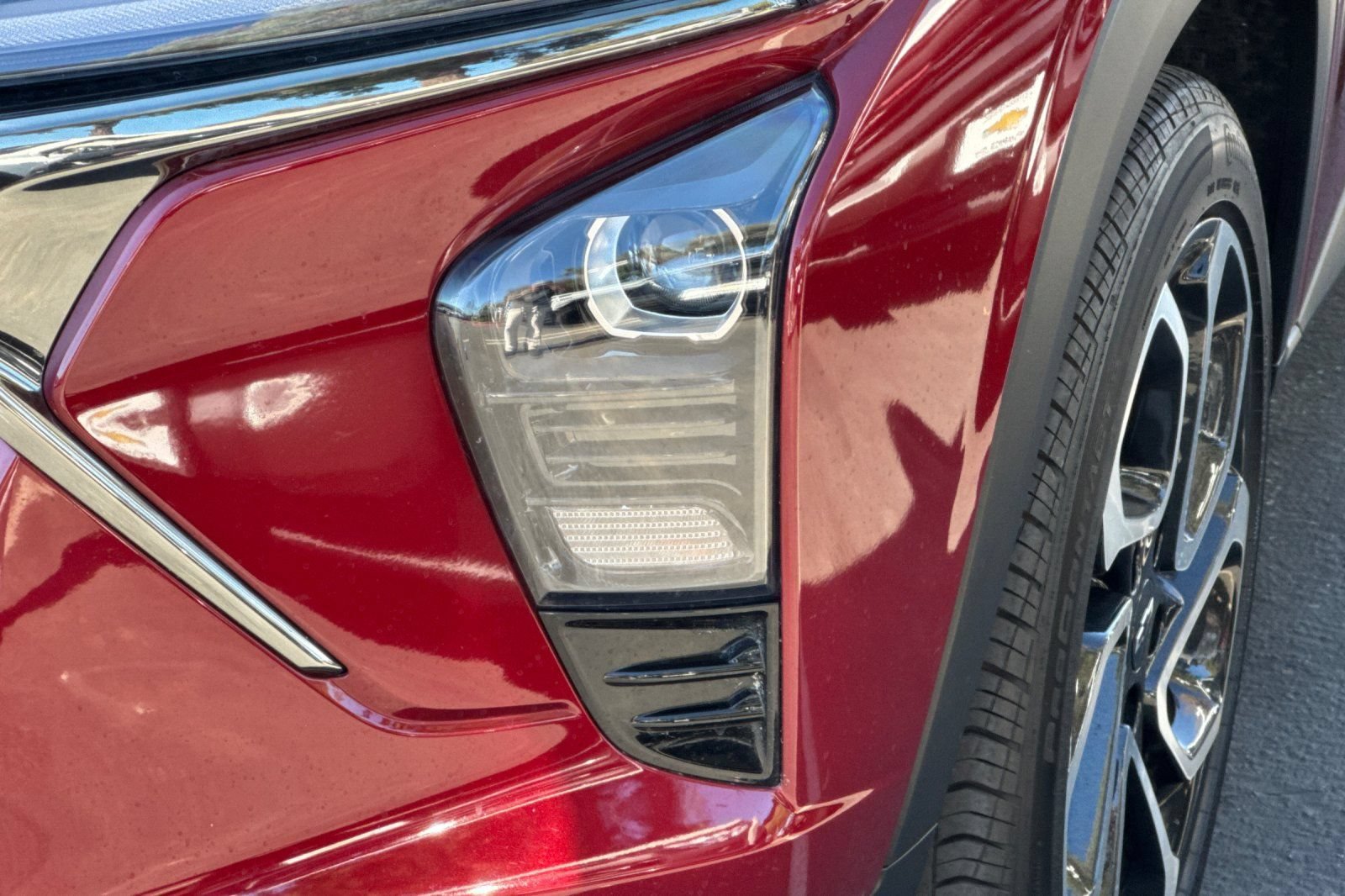 Used 2025 Chevrolet Trax RS FWD image 48