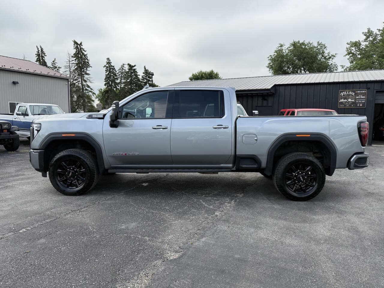 Used 2024 GMC Sierra 2500 AT4 w/ AT4 Premium Plus Package AWD/4WD image 2