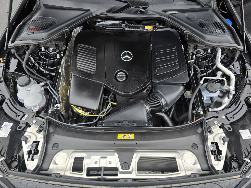 Used 2025 Mercedes-Benz E 350 4MATIC Sedan image 10