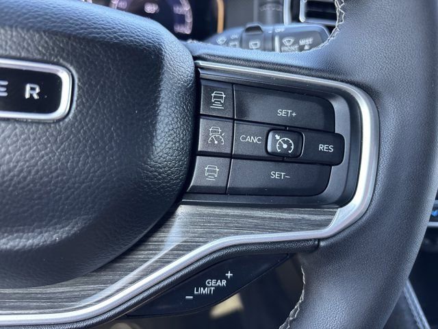 Used 2024 Jeep Wagoneer Series II w/ Flexible Seating Group image 36