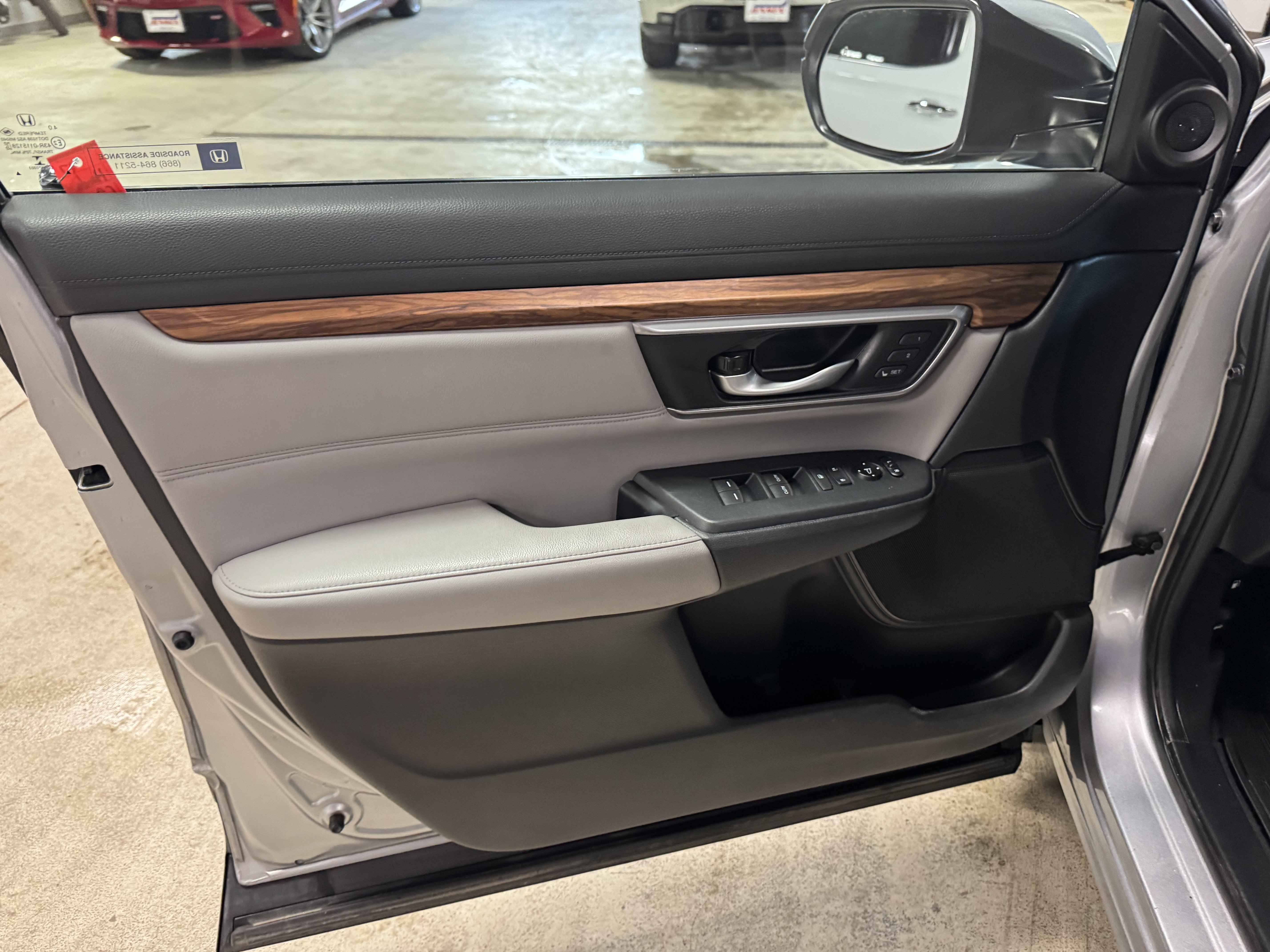 Used 2017 Honda CR-V Touring image 18